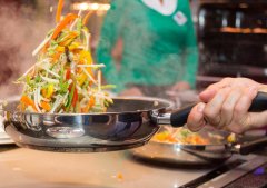 某餐飲品牌大廚都覺得菜的味道很一般，餐廳生意卻異?；鸨?> </a> </div>
 <div   id="r7hvhn5"   class="bitem">
 <div   id="rbpl7br"   class="title"><a href="/hangyedongtai/526.html" >某餐飲品牌大廚都覺得菜的味道很一般，餐廳生意卻異常火爆</a></div>
 </div>
 </li>
 
 <li id="ttp5vpj"    class="item masonry-brick">
 <div   id="5xxjh5h"   class="imgholder"> <a href="/hangyedongtai/562.html" ><img src=